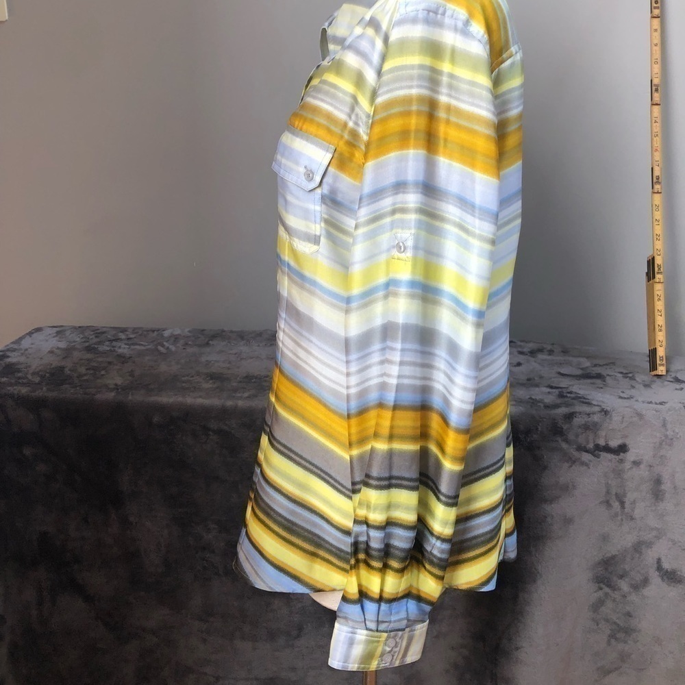 𝅺CALVIN Klein Soft and‎ silky button-down collared shirt size large - Picture 5 of 10